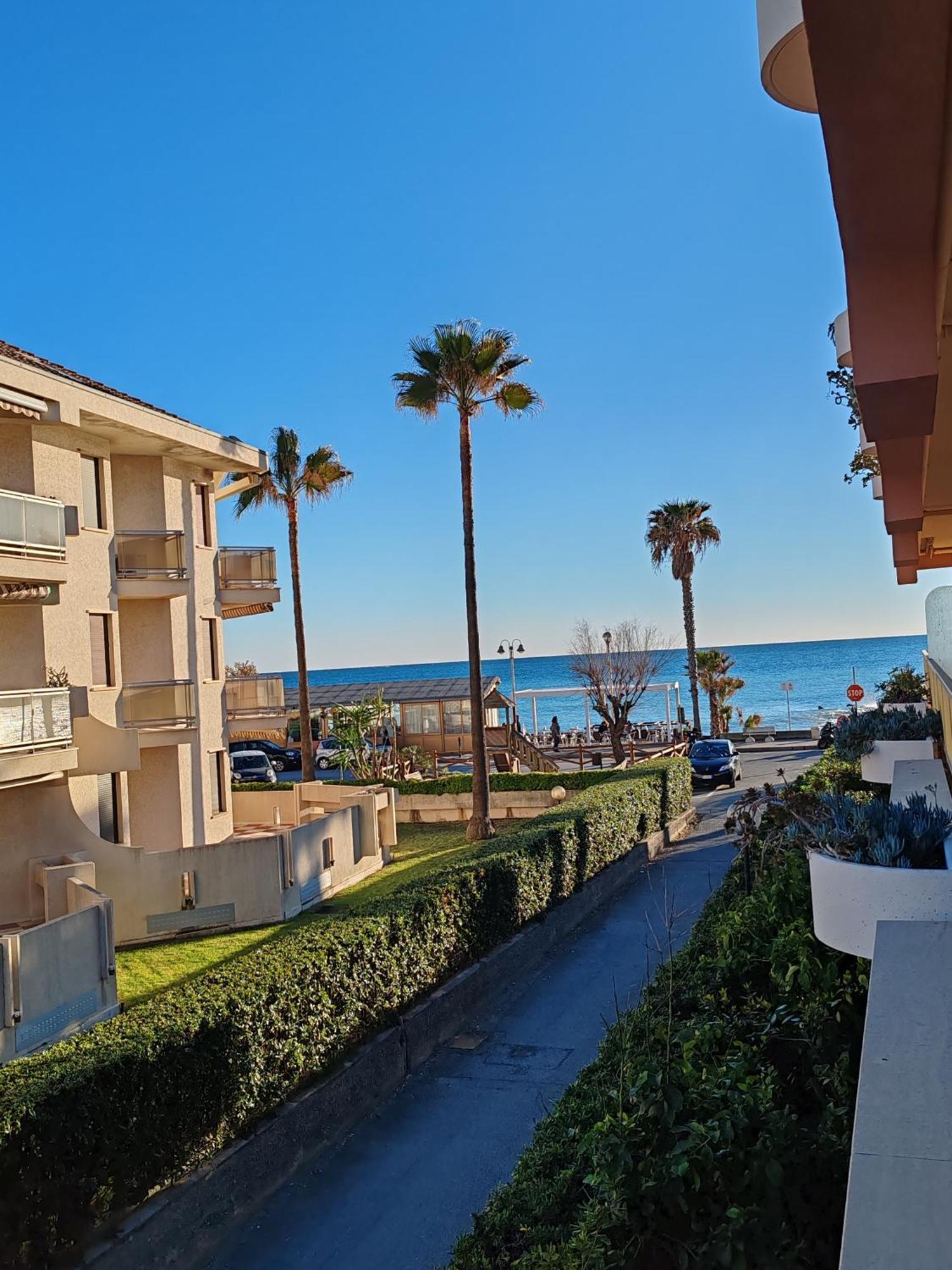 Relax Al Mare Apartamento Vallecrosia Exterior foto