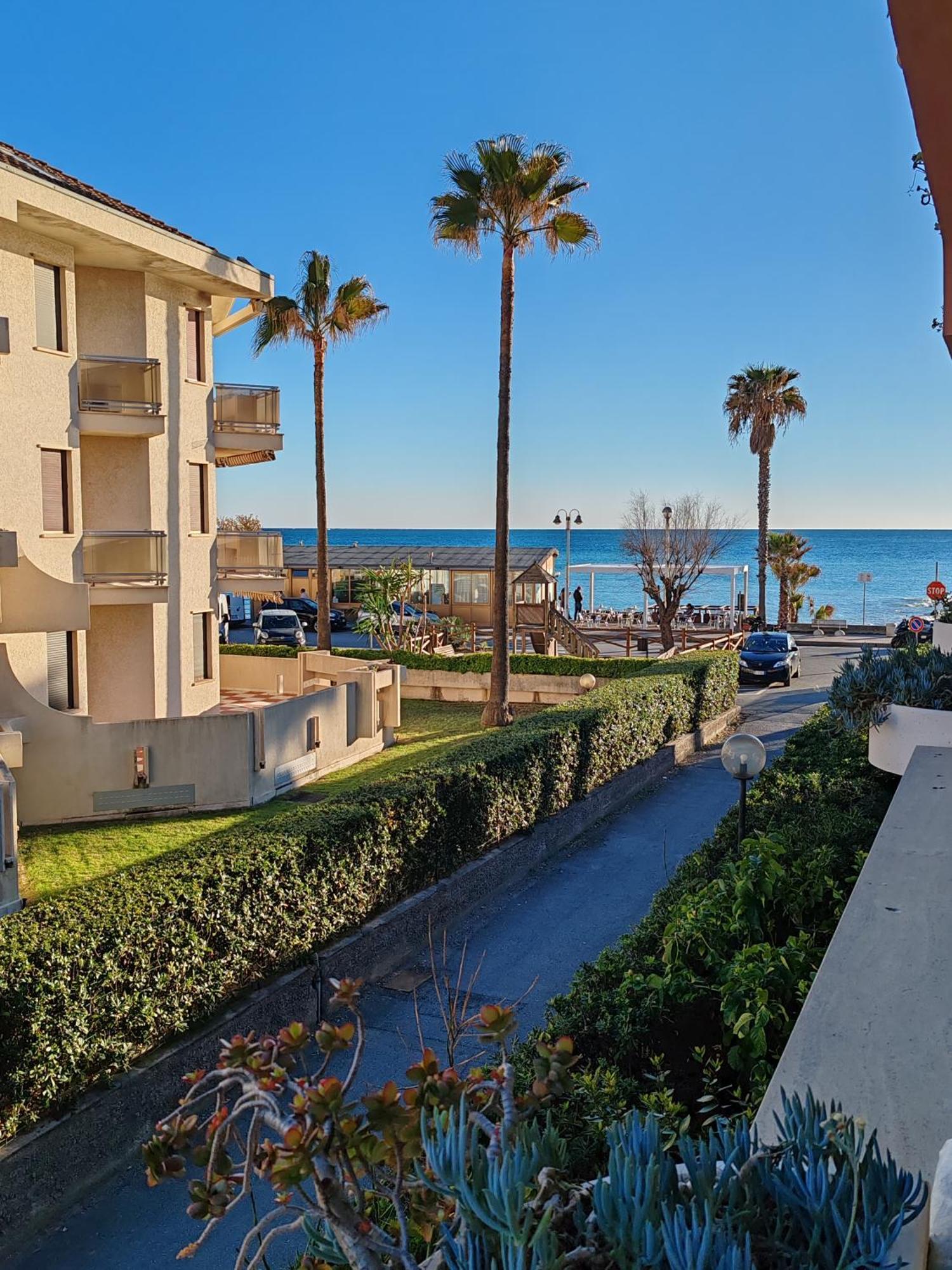 Relax Al Mare Apartamento Vallecrosia Exterior foto